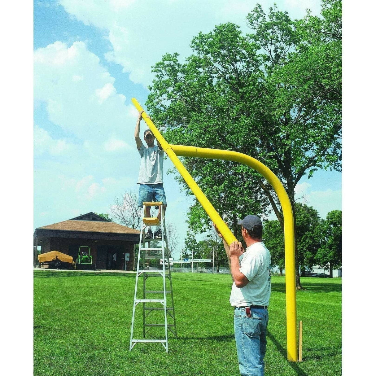 Bison 5-9/16″ Gooseneck College Football Goalposts (Pair)