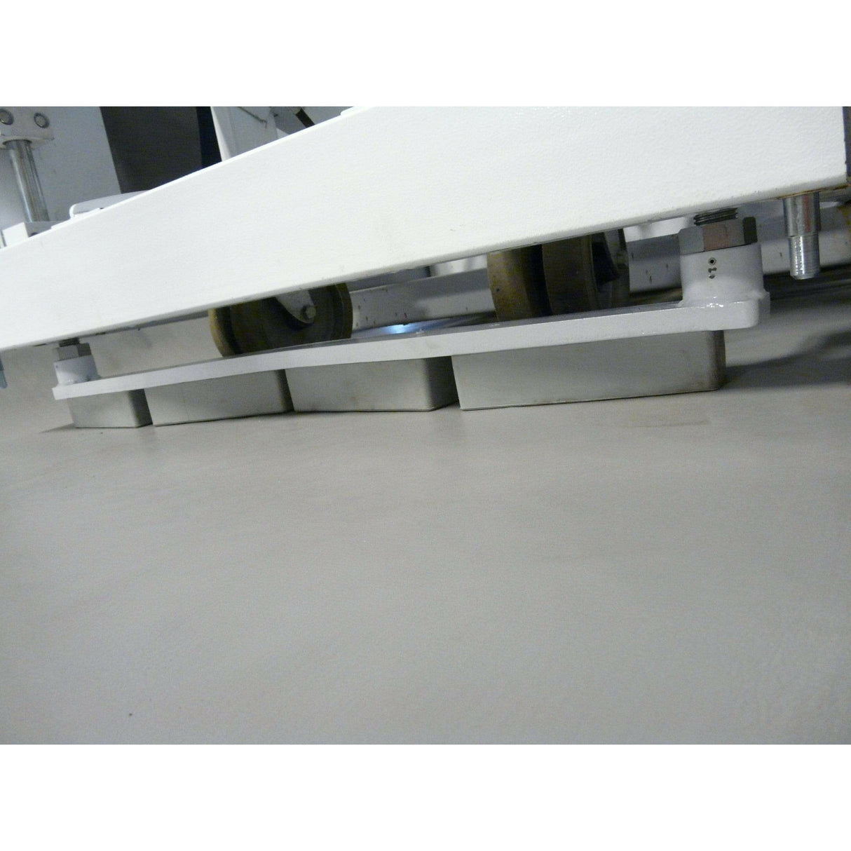 Bison T-REX International Manual Portable Basketball Hoop BA8910IGM